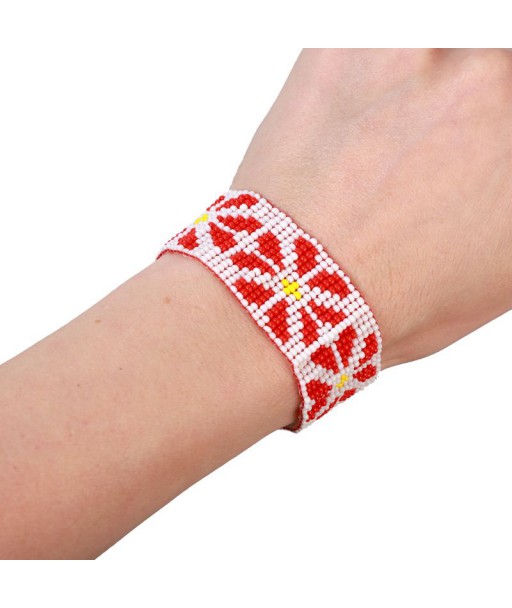 Karoliukų apyrankė su tautiškais gėlių raštais